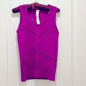 Fabletics Cut Out Fitted
Muscle Tank Top size: small